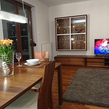 Quiet And Spacious Apartment With Garage Option Krakow Exterior photo