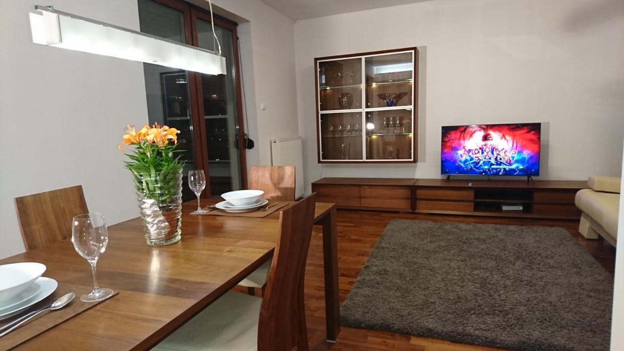 Quiet And Spacious Apartment With Garage Option Krakow Exterior photo